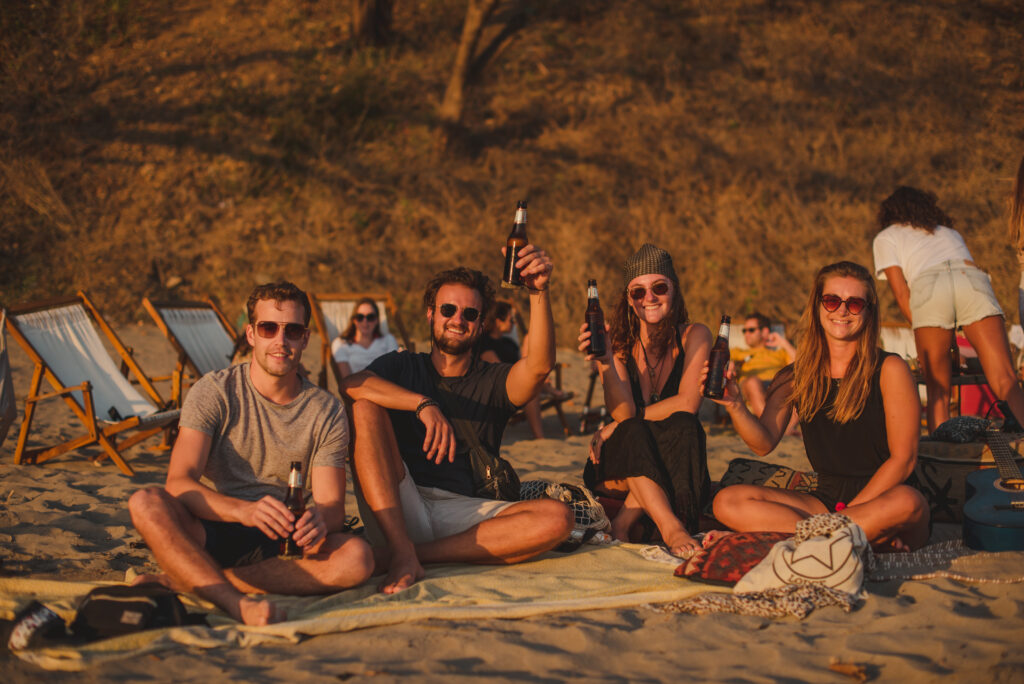 surfcamp-costarica-avallanas-beachparty
