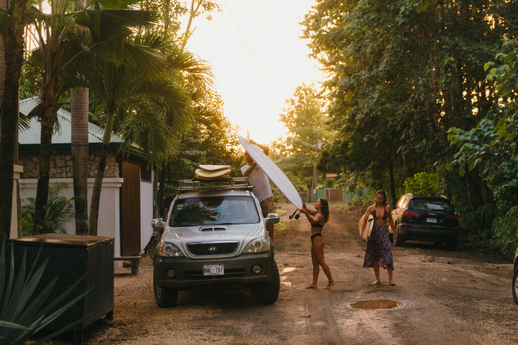 surfcamp-costarica-avallanas-car