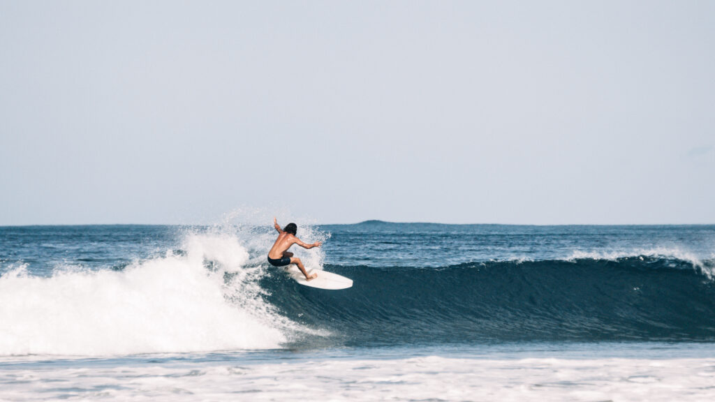 surfcamp-costarica-avallanas-surf
