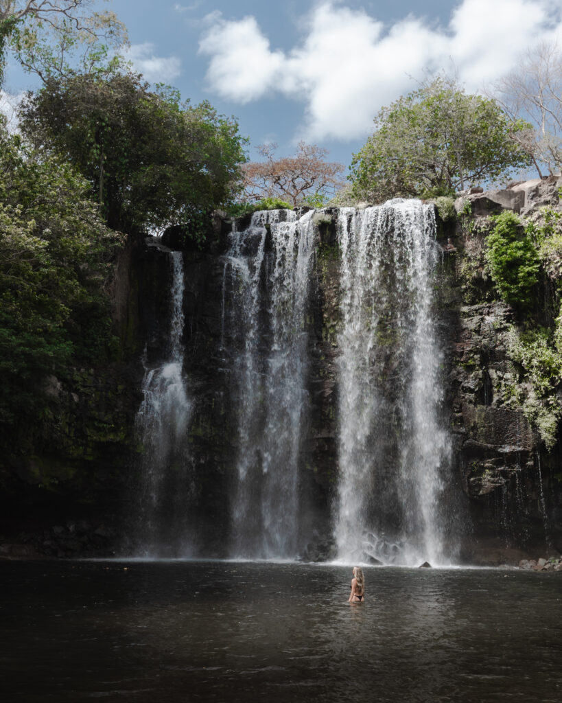 surfcamp-costarica-avallanas-waterfall
