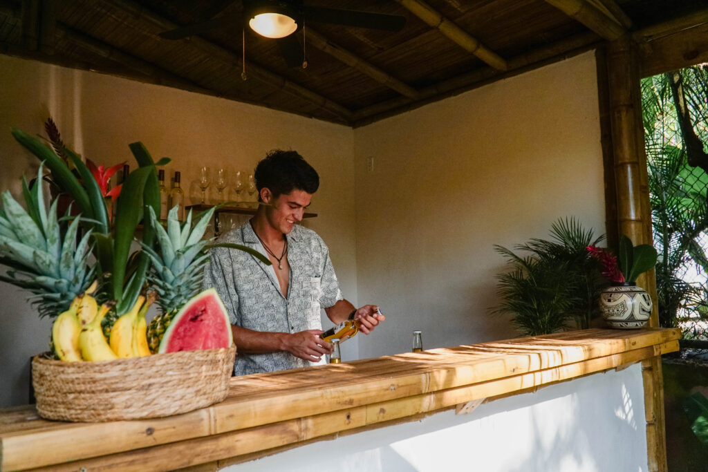 surfcamp-costarica-santateresa-bar