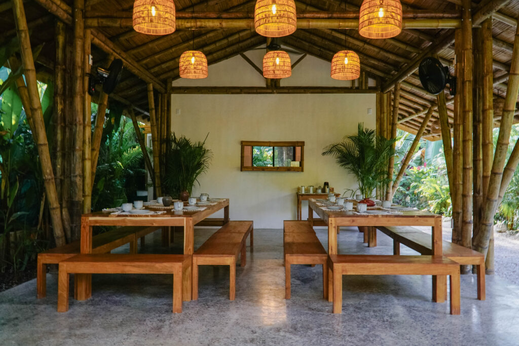 surfcamp-costarica-santateresa-dining-area