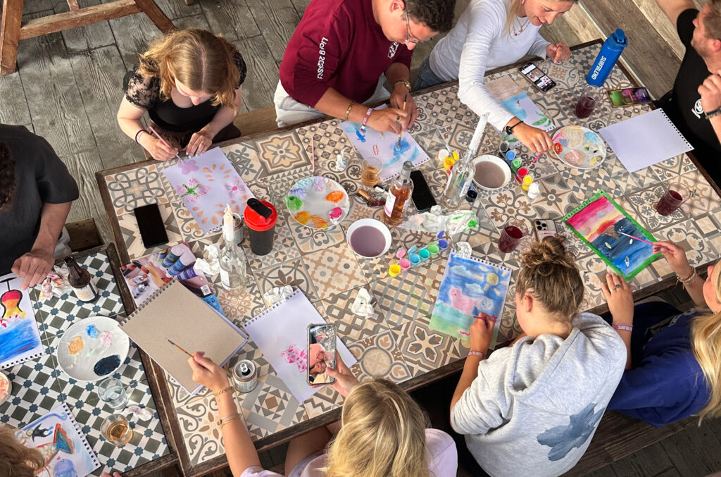 surfcamp-loredo-spanien-kreativ-nachmittag-malen
