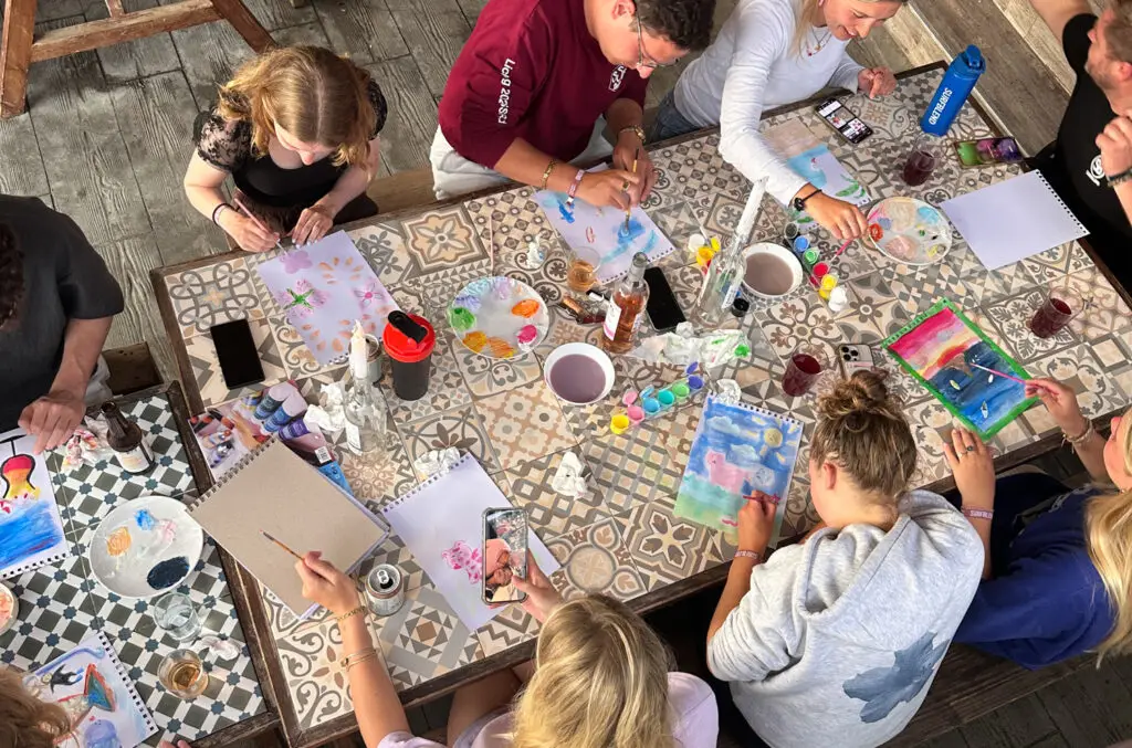 surfcamp-loredo-spanien-kreativ-nachmittag-malen