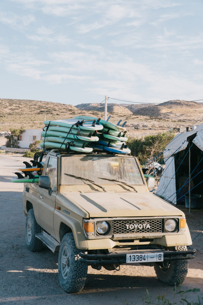 surfcamp-maroc-Imsouane-car-boards
