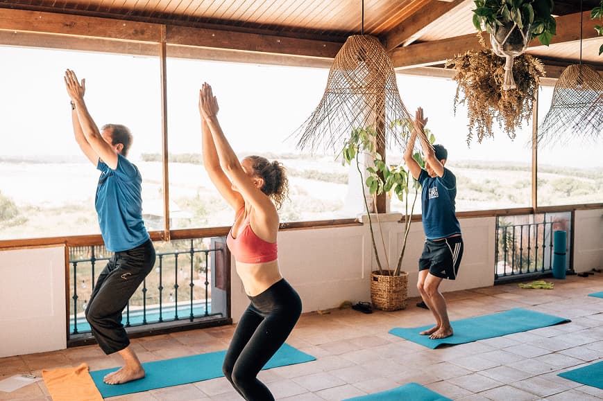 Yoga-Session im Surfhouse nahe Sintra