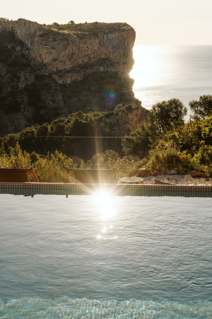 surfcamp-spain-alicante-pool-view