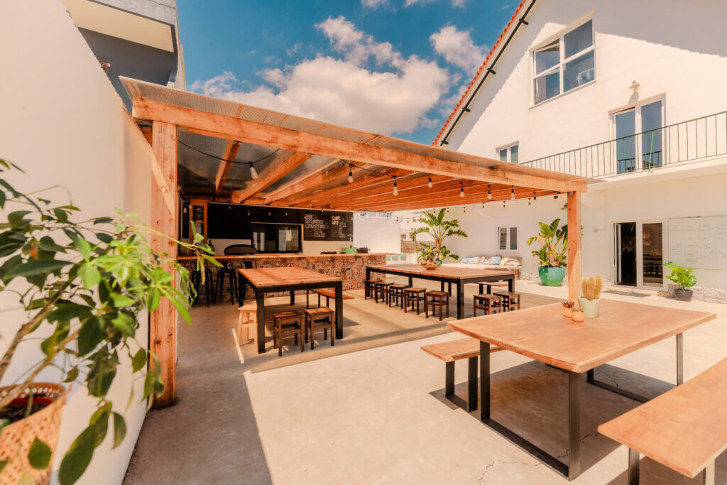surfhouse-caparica-portugal-lissabon-patio