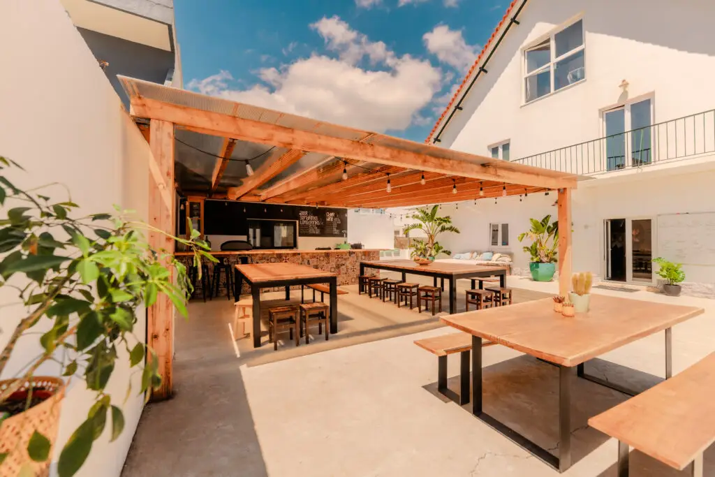 surfhouse-caparica-portugal-lissabon-patio