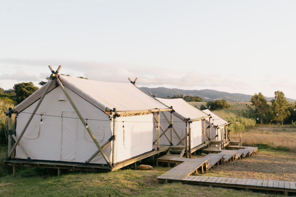 surfhouse-port-sintra-outside-tent