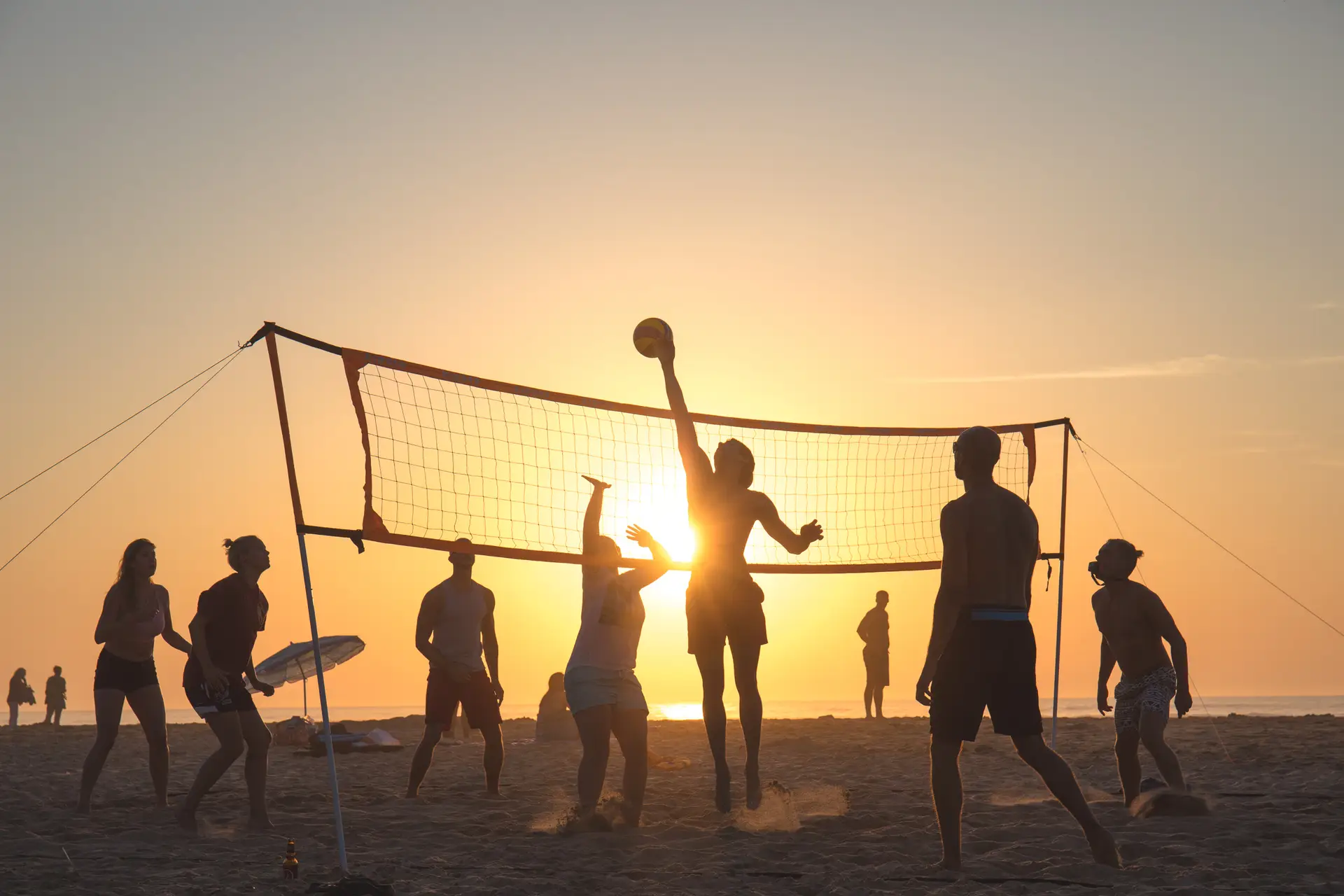 Beachvolleyball im Surfcamp