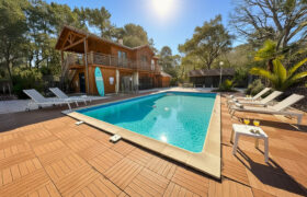 Pool im Surfcamp Soustons