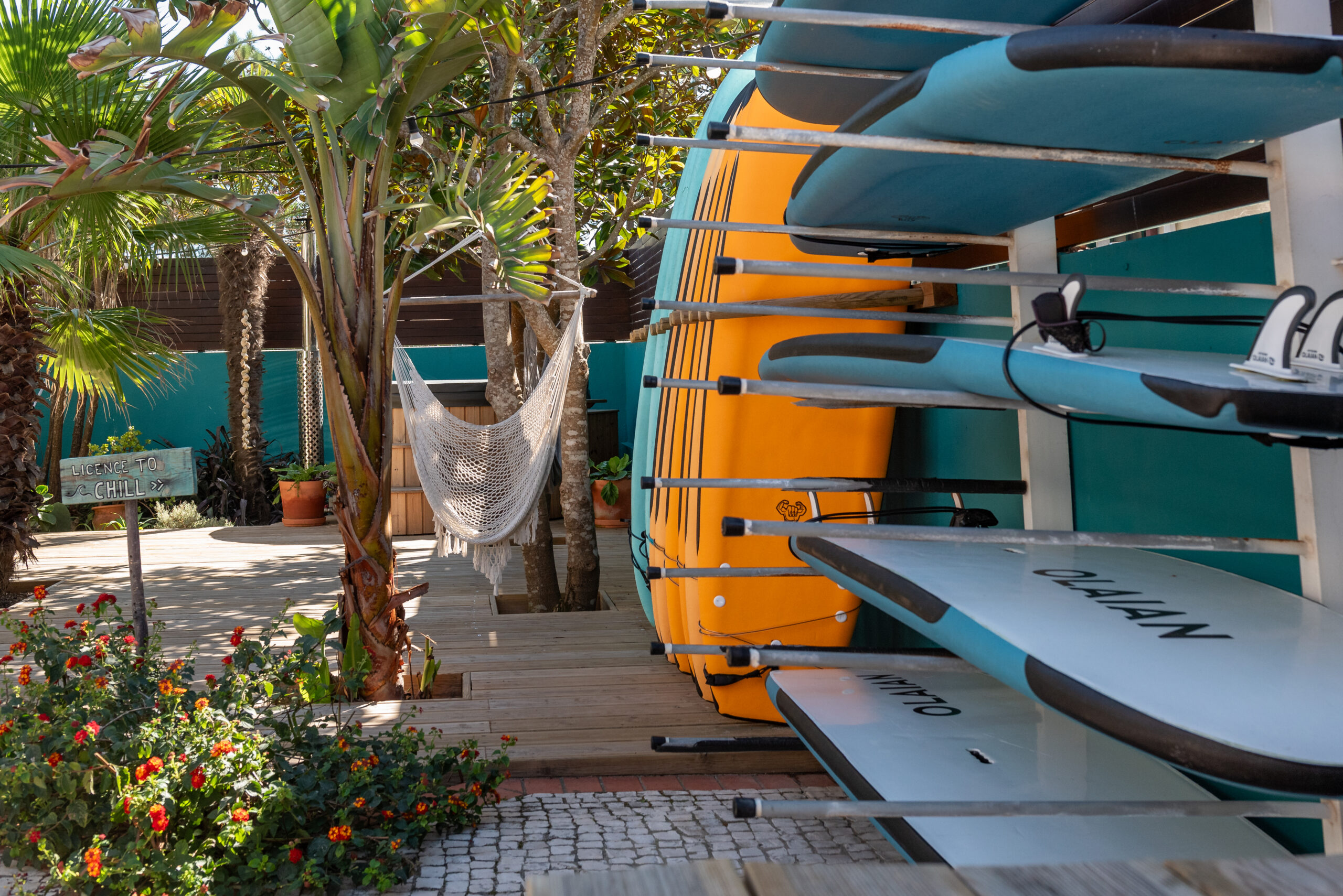 Surf-Equipment und zusätzliches Sportmaterial zum Ausleihen