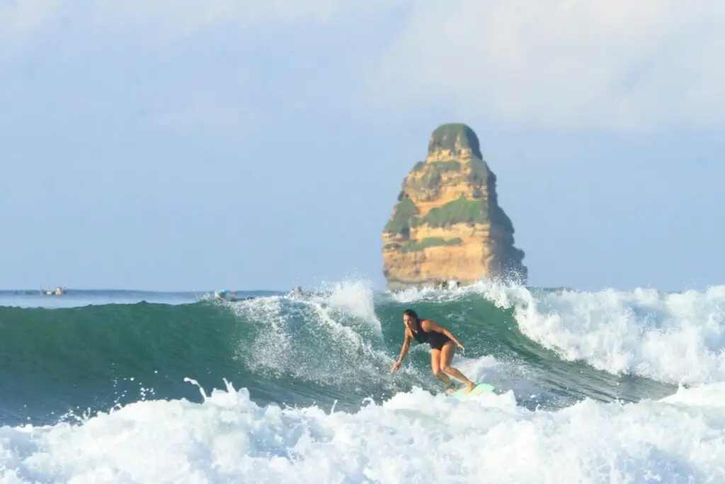 surfcamp-lombok-surfen