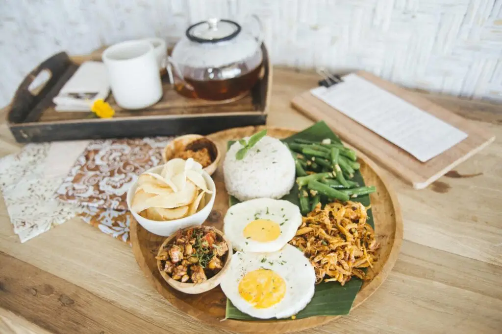 surfcamp-lombok-tasty-food