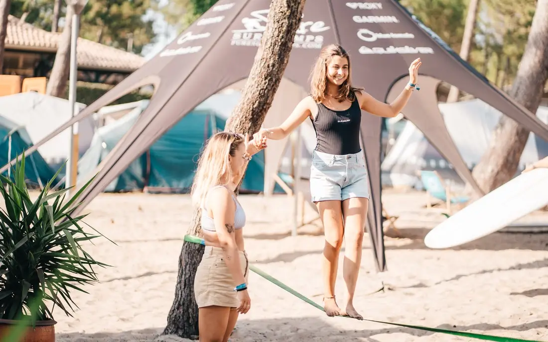 Slacklining bei der Jugendreise St. Girons