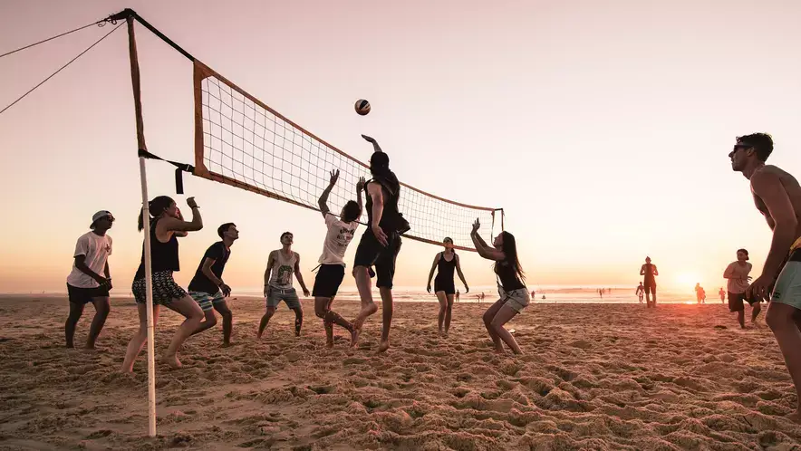 Beachvolleyball im Surfcamp Biscarrosse