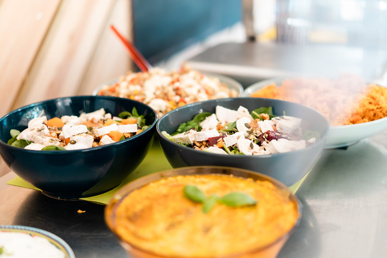 Verpflegung und gemeinsames Essen im Surfcamp