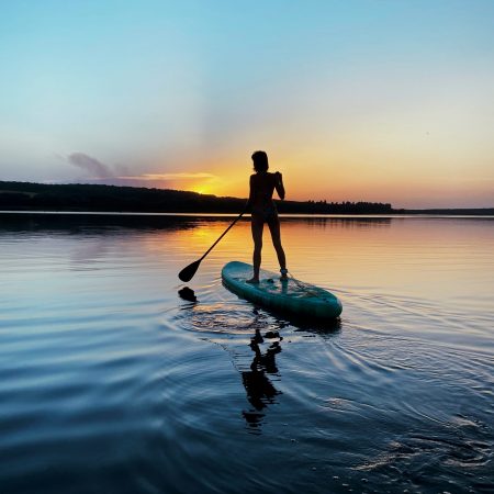 Stand-up-Paddling bei Sonnenuntergang in Peniche
