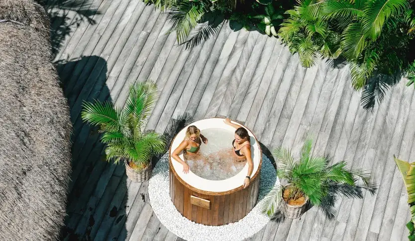 Pool im Surfcamp