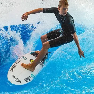 wellenreiten-jochen-schweizer-arena-advanced-indoor-surfkurs wellenreiten-jochen-schweizer-arena-advanced-indoor-surfkurs